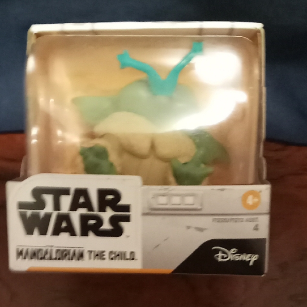 Star Wars Mandalorian The Child Figure